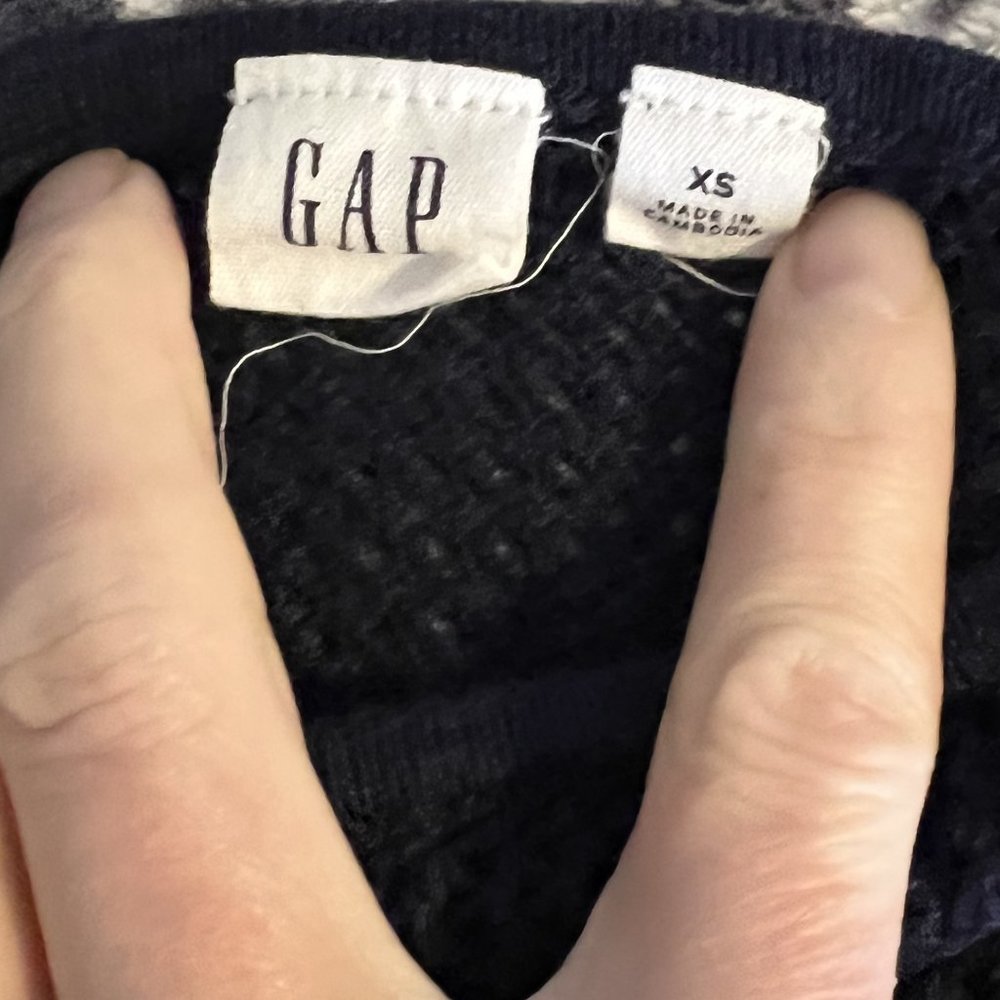 Gap XS Navy peephole summer beach sweater